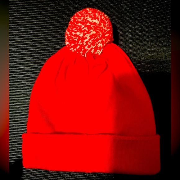 Canada Goose Kids Hat with Pom - Picture 3 of 8